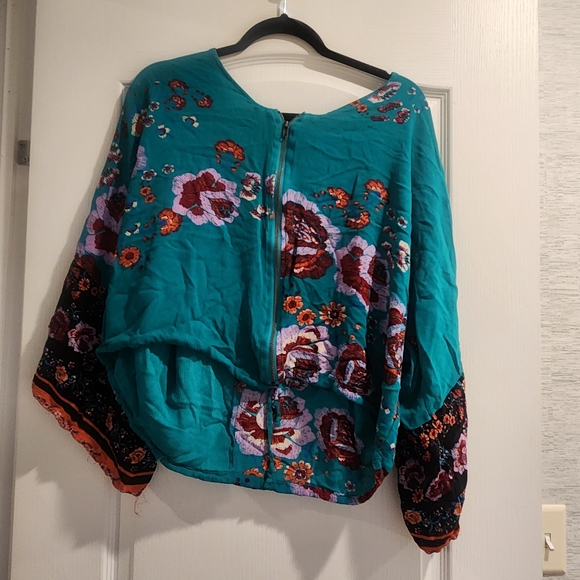 Xhilaration Tops - Xhilaration Teal Floral Blouse